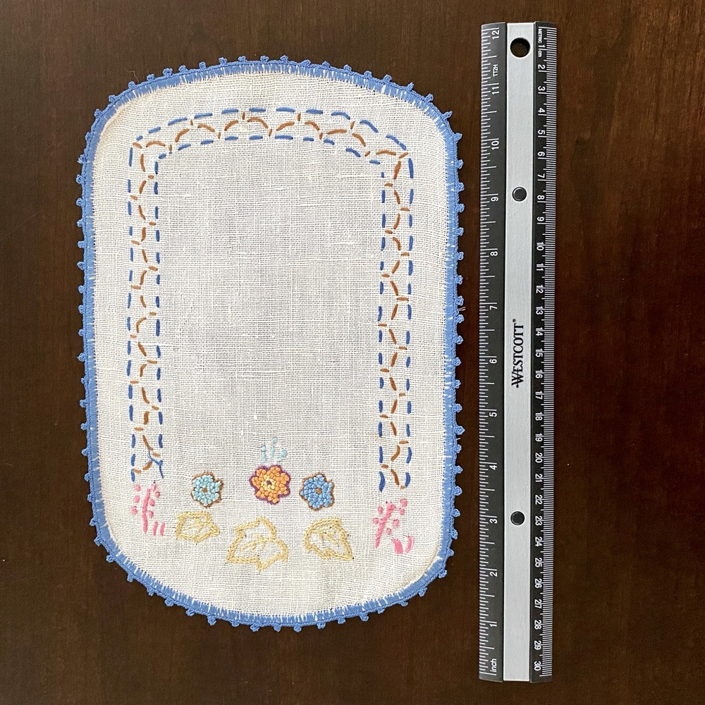 Embroidered Linen Table Scarf Doily 11”x 7”. D3